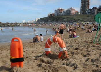 COVID imparable: Piden que los guardavidas trabajen aunque sean contacto estrecho porque “ya no quedan suplentes”