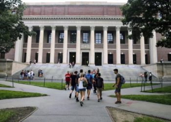 Por el Covid-19, las universidades de EEUU perdieron más de medio millón de estudiantes