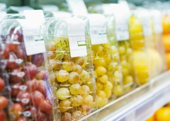Prohíben en Francia envasar frutas y verduras en plástico