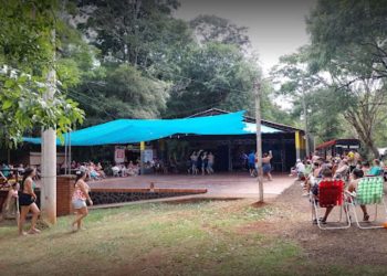 Otra tragedia que enluta al país: Una nena de ocho años murió en un camping luego de que se le cayera una mesa encima