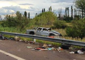 Salían de vacaciones y volcaron en La Paz: dos muertos