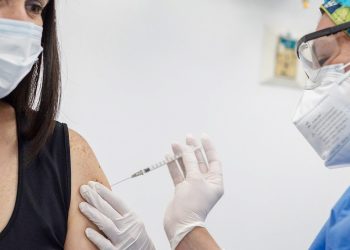 Buscan que se vacunen contra el sarampión los nacidos a partir de 1965
