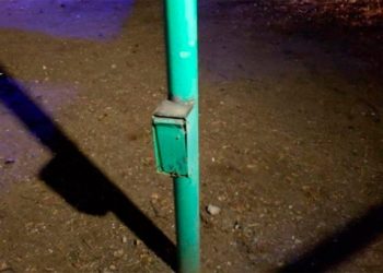 Tormenta trágica: Un adolescente y un jubilado murieron electrocutados al tocar postes de luz