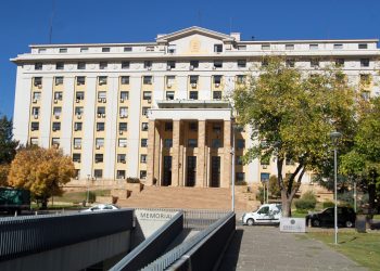 Vacaciones: quiénes se van y quiénes se quedan en el gobierno mendocino