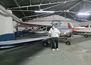 Viajó 4 mil kilómetros de Brasil al Aeroclub San Rafael para conocer el avión adaptado para personas con discapacidad
