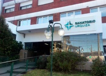 Grave denuncia: una clínica informó «por error» a una familia que el padre había muerto por covid