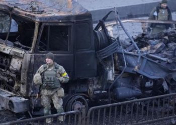 Kiev asediada: suben las muertes de civiles y crecen las sanciones, pese a la apertura de negociaciones