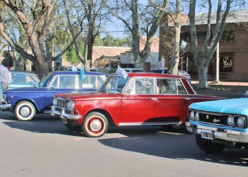 Gran exposición de autos clásicosen la Villa 25 de Mayo