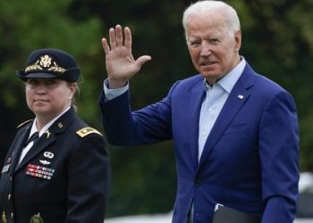 Biden aconsejó a los estadounidenses que están en Ucrania que abandonen el país