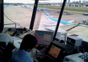 Controladores aéreos retoman este martes el paro: el cronograma con la suspensión de despegues