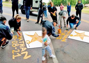Para concientizar tras una tragedia vial: pintaron una estrella amarilla en la Ruta 143