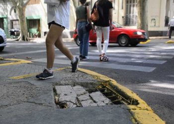 Iba a cobrar más de un millón de pesos por tropezarse en Ciudad Mendoza, pero la Justicia le dijo que no