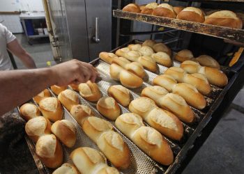 Nuevo golpe al bolsillo: desde este viernes el pan aumenta más del 10%