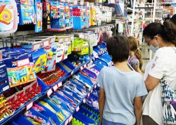 Piden tomarse con calma la compra de los útiles escolares
