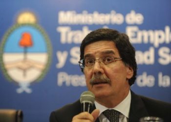 Sileoni descartó el uso del pase sanitario en las escuelas