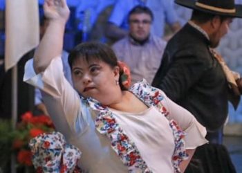 Marianita, la bailarina folclórica con Síndrome de Down que brilla en las vendimias