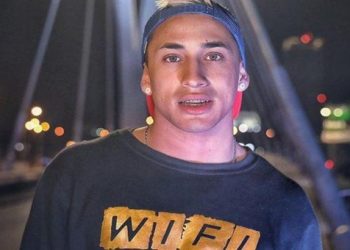 Aseguran que Yao Cabrera se cayó de un tercer piso y se encontraría en grave estado