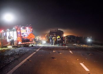 Tragedia en Puerto Madryn: violento choque entre un auto y una camioneta causó la muerte de toda una familia