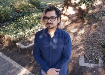 Sufrió bullying y tuvo miedo: “Transformé la vergüenza en orgullo: soy gay, demisexual, poliamoroso y no binario”