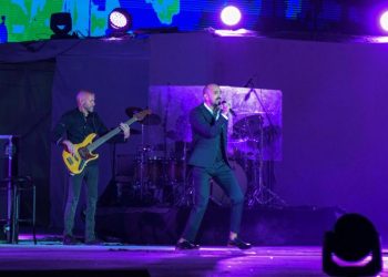 Abel Pintos ovacionado en la Segunda Noche del teatro griego
