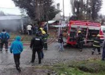 Mueren dos niños al incendiarse su casa en una localidad de Río Negro