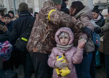 Ucrania resiste bajo la desolación de recibir ayuda alimentaria a duras penas a las ciudades