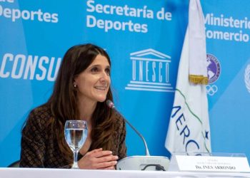Acusaron a la secretaria de Deportes de lesionar a un empleado de seguridad en un forcejeo