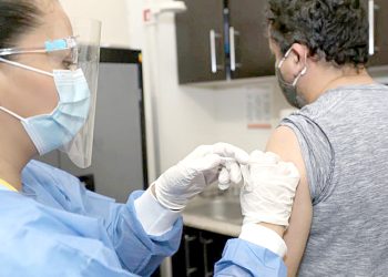 Covid-19: un estudio argentino destaca la necesidad de tres dosis de la vacuna ante la variante Ómicron