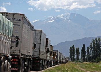 Desde Aprocam reclaman por el faltante de gasoil y explican cómo afecta a los camioneros