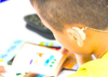 Invitan a sumarse a la campaña de socios del Banco de Audífonos