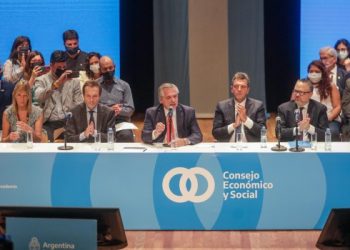 El Gobierno busca controlar las redes sociales