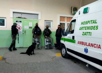 Entradera y tiroteo en Viedma: un policía, su hijo y un ladrón resultaron heridos