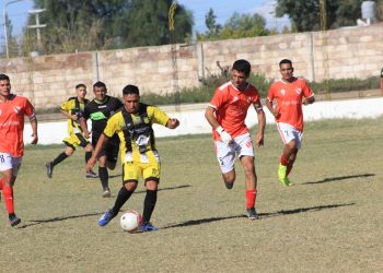 Fútbol local: Balloffet es líder en la Primera “A” y Deportivo Argentino en la “B”