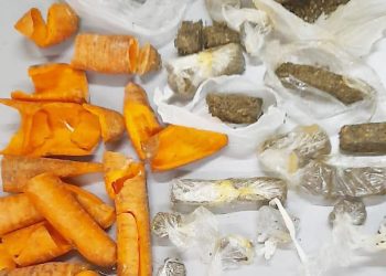 Intentaba ingresar droga a la cárcelen zanahorias y fue descubierta