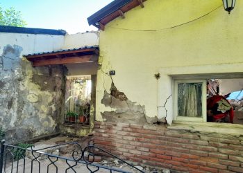 La propietaria de la vivienda que se derrumbó en calle Lavalle continúa en coma inducido, pero evoluciona favorablemente