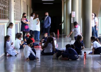 Maestros suplentes deberán presentar un certificado de antecedentes penales para dar clases