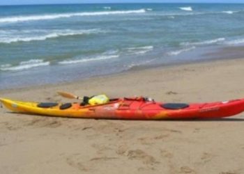 Murió un turista mientras pescaba en un kayak frente a las costas de Mar Chiquita