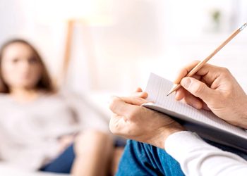 Brindan talleres de capacitación paraestudiantes y profesionales de la salud mental