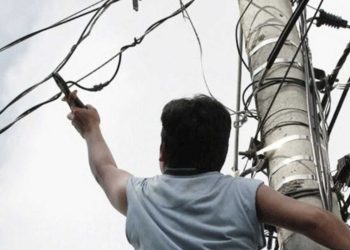 Un sujeto quedó detenidotras cortar el suministro eléctricode una vivienda y robar el cableado