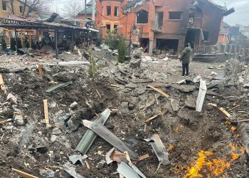 Rusia atacó una columna de civiles que intentaban evacuar de la región de Kiev y asesinó a 7 personas