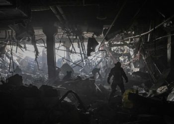 Rusia bombardeó un centro comercial en Kiev: ocho muertos y cientos de heridos