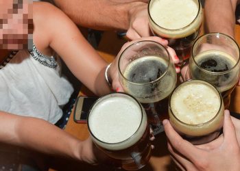 Se fueron sin pagar la cuenta de un bar en Mendoza y le costó el sueldo a un mozo