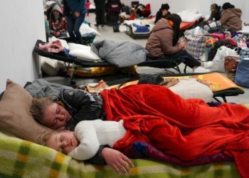 Ucrania denuncia a Rusia por violación del alto el fuego y suspende evacuación de civiles