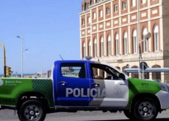 Un motochorro intentó robarle a una pareja, pero el hombre era policía y lo mató de dos tiros