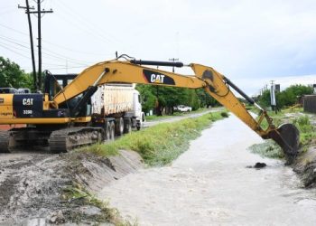 Un muerto, miles de usuarios sin luz y caídas de árboles y techos por el temporal en el país