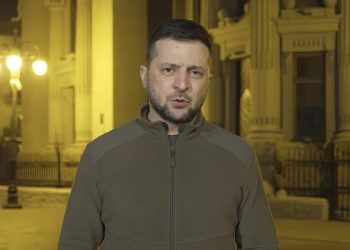 Zelenski decreta unificar la información en canales de TV