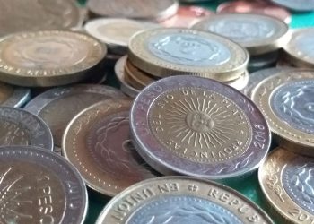 “Compro monedas por kilo”: por la disparada de los metales, los reducidores ya pagan 4,5 veces el valor de las monedas de 1 peso