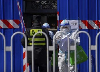 ​China confina la mitad de la megaurbe de Shanghai por el aumento de casos de coronavirus