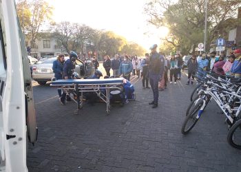 Un auto atropellóa una mujer y a una menor en pleno centro