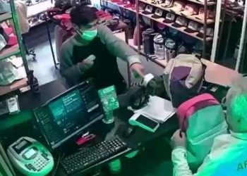 Asaltaron al padre de Diego Schwartzman en su local deportivo